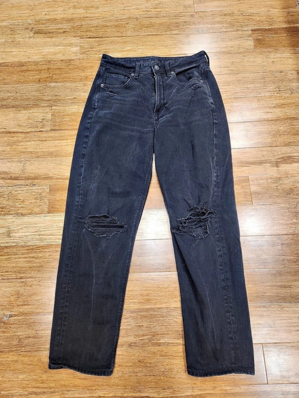 American Eagle AE Ripped Mom Jean Straight Leg Jeans in Black Size 6